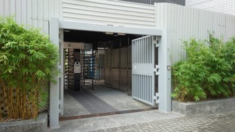 Hall 10 Entrance